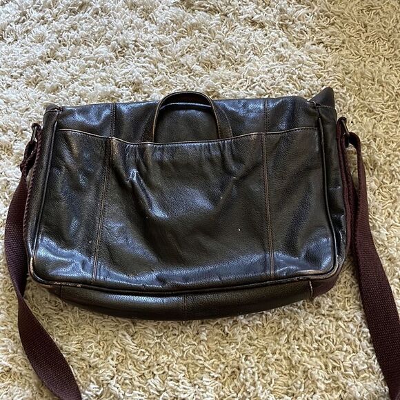 Black Rivet Leather Cross Body Messenger Laptop Bag Distressed Adjustable Strap - Picture 4 of 16